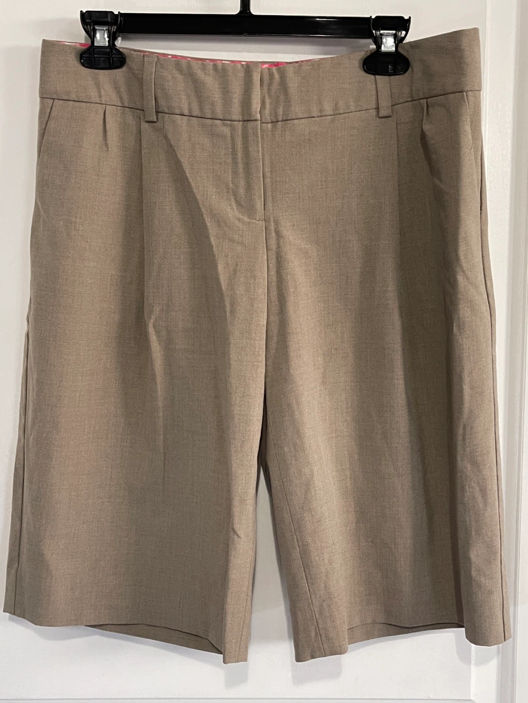 Isaac Mizrahi Women's Size 6 Tan Shorts