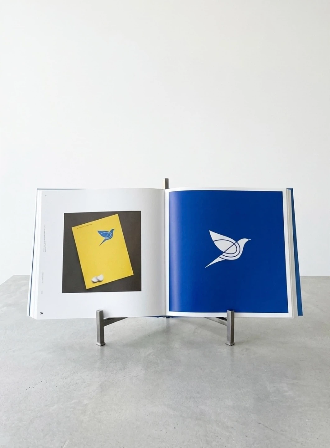 Metal Book Stand Display Holder