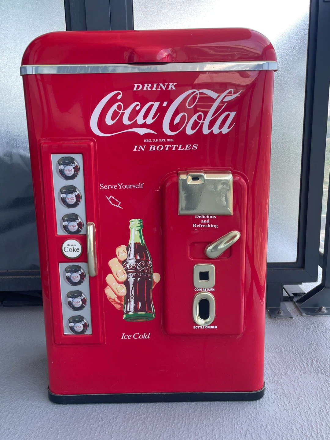 Coca-Cola Retro Mini Vending Machine Cooler - photo 3