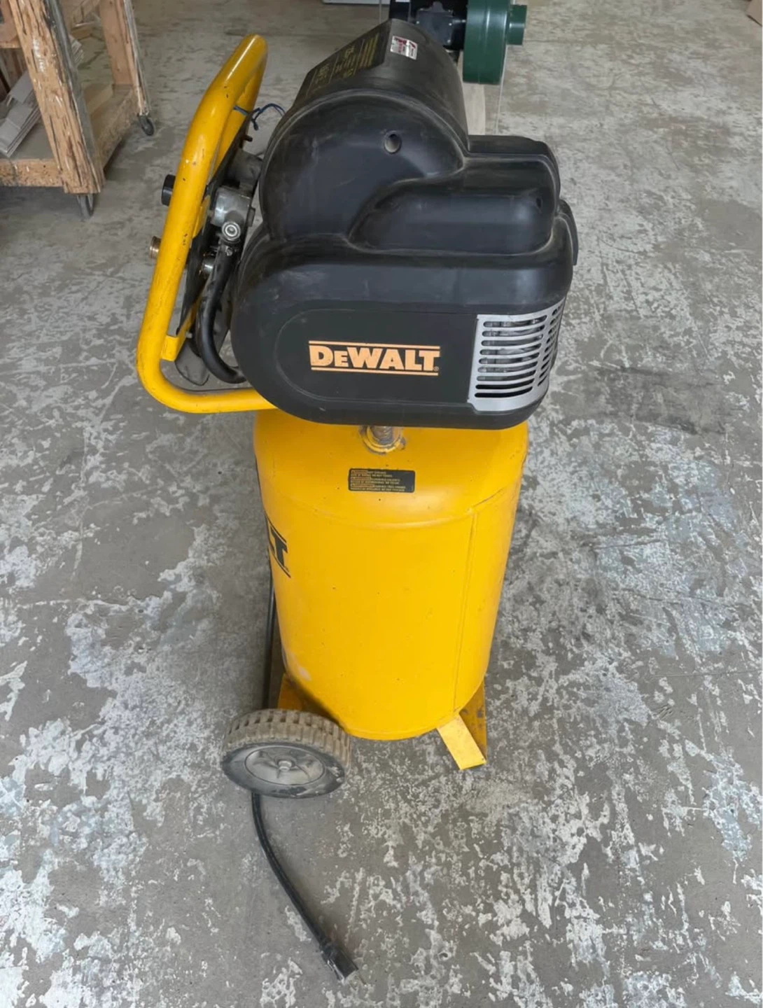 DeWalt 15 Gallon Air Compressor 225 PSI