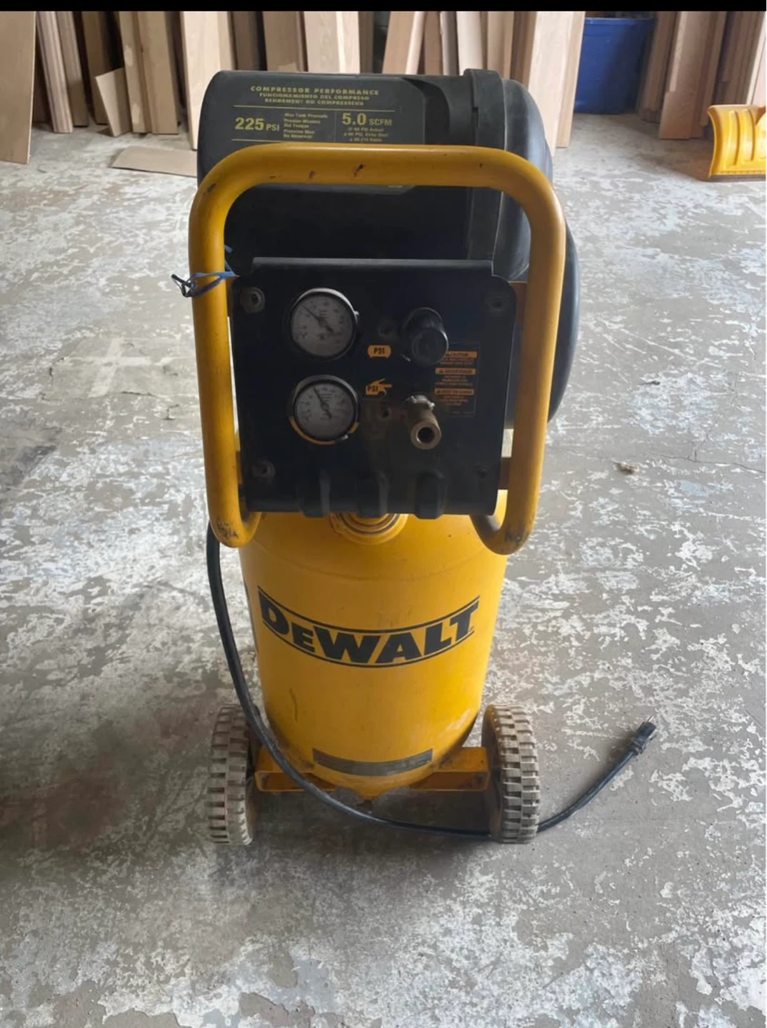 DeWalt 15 Gallon Air Compressor 225 PSI - photo 4