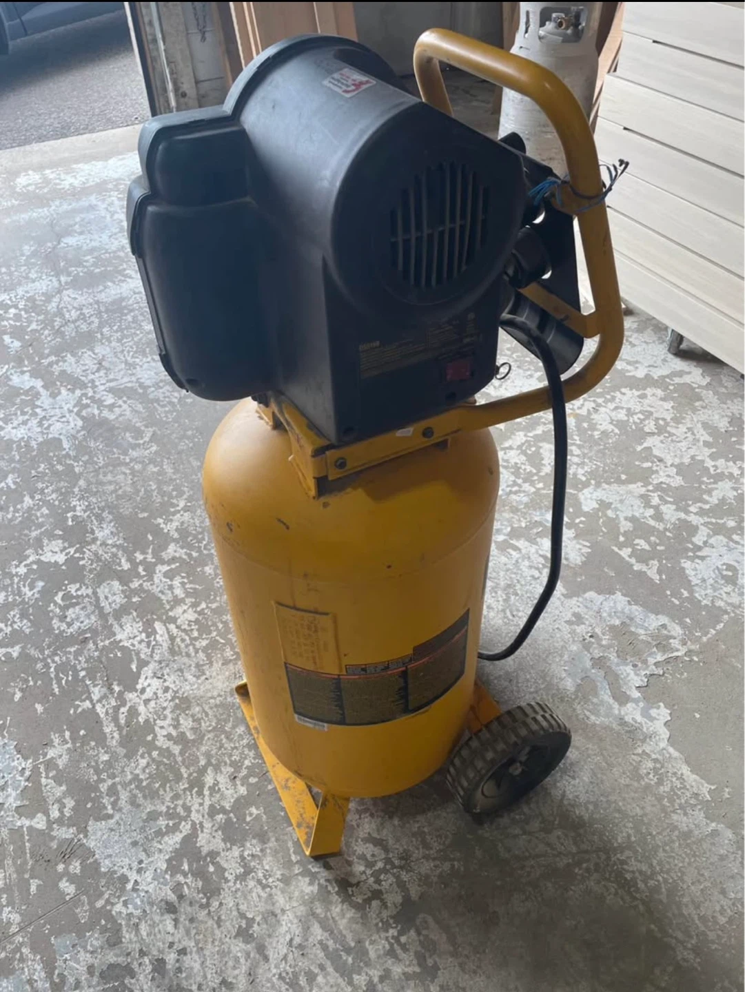 DeWalt 15 Gallon Air Compressor 225 PSI - photo 5