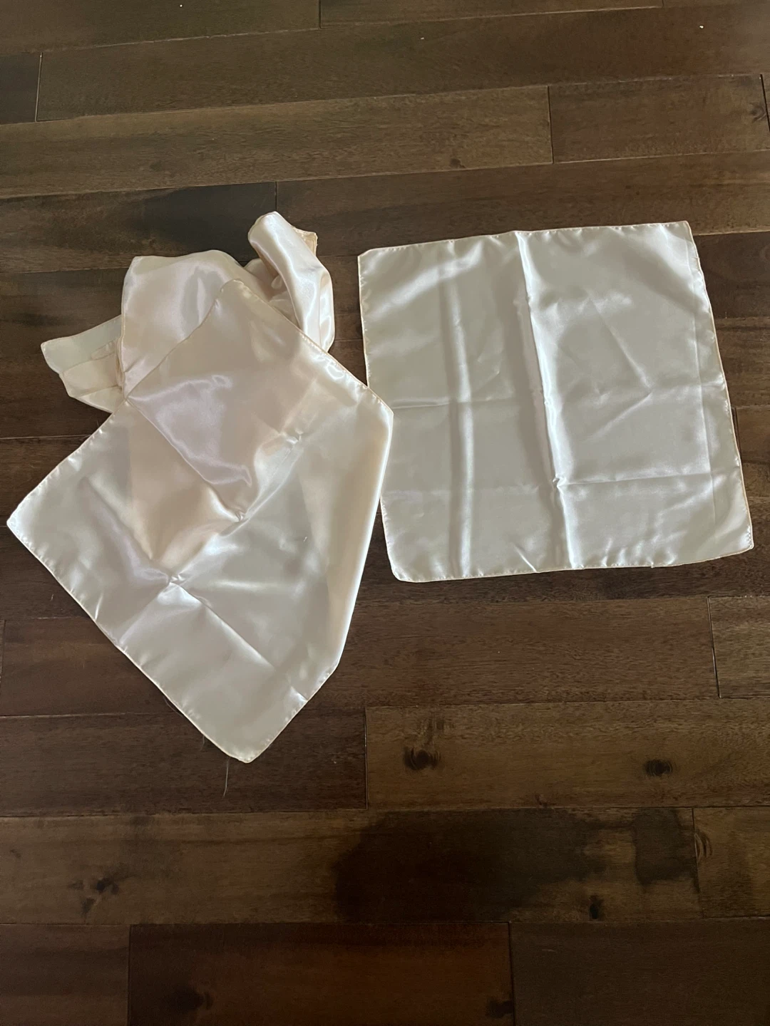 Cream Fabric Napkins set in off 12