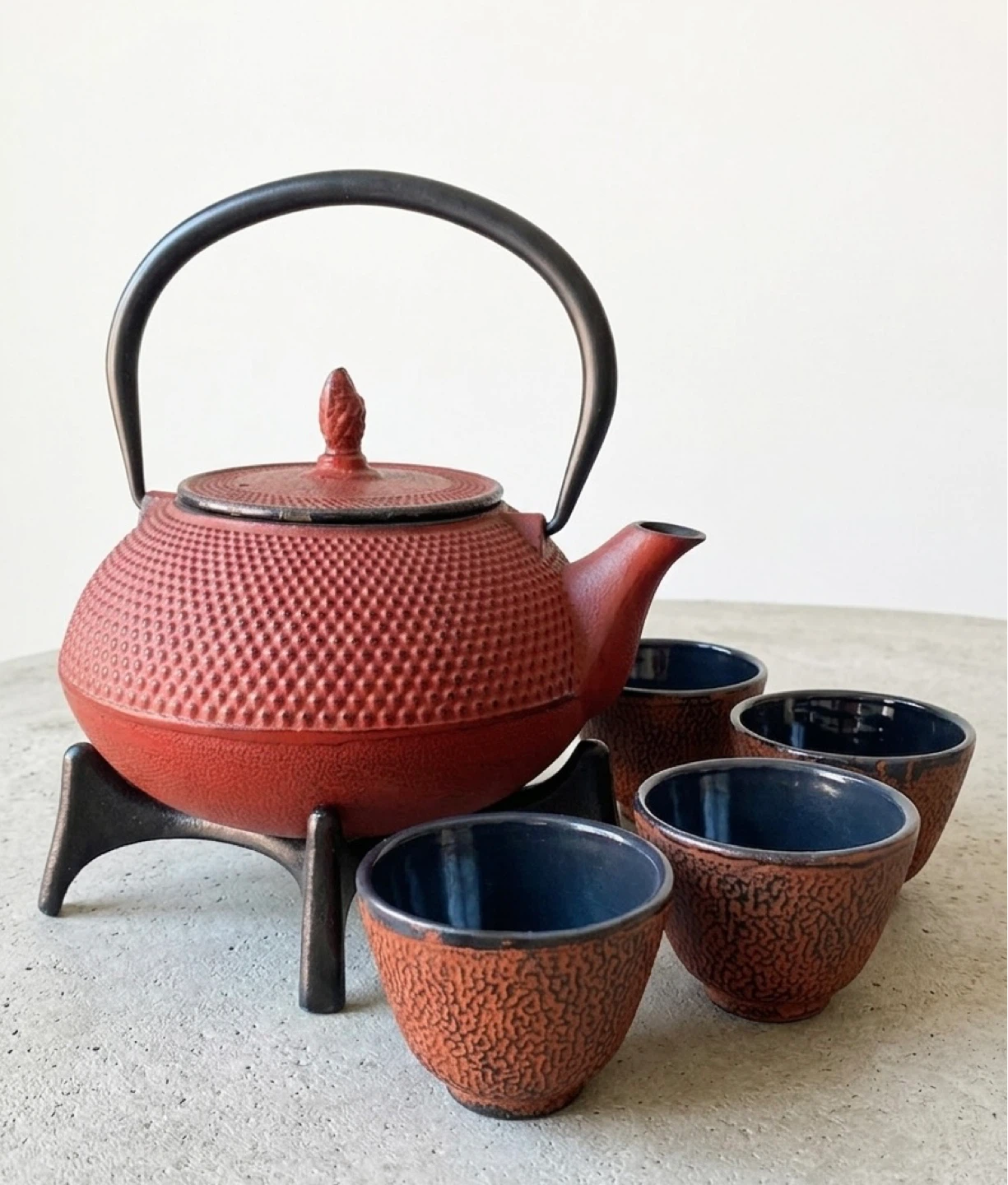 Traditional Japanese Cast Iron Tetsubin Kettle, Cups & Trivet
