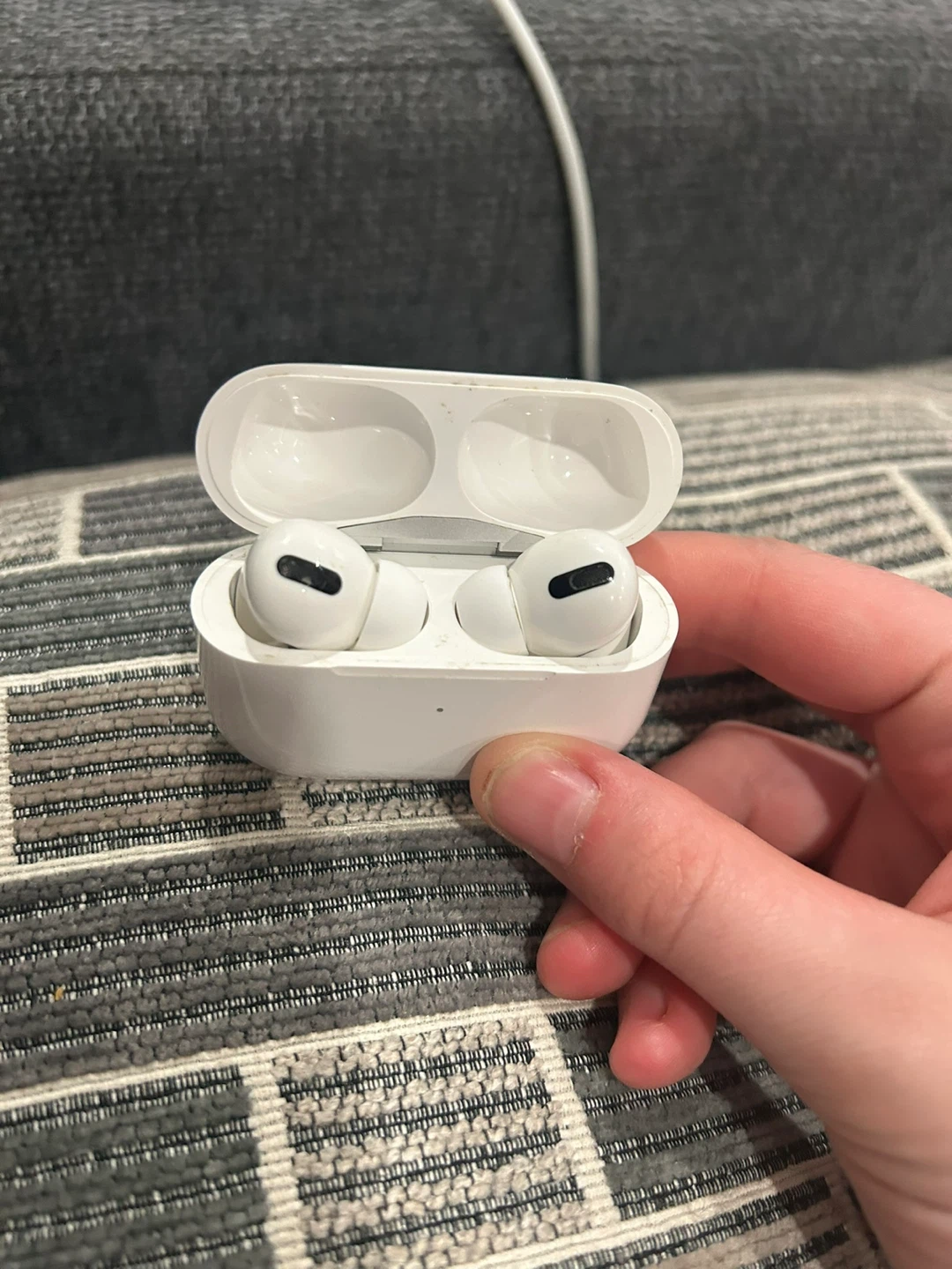 apple airpod pros - photo 2