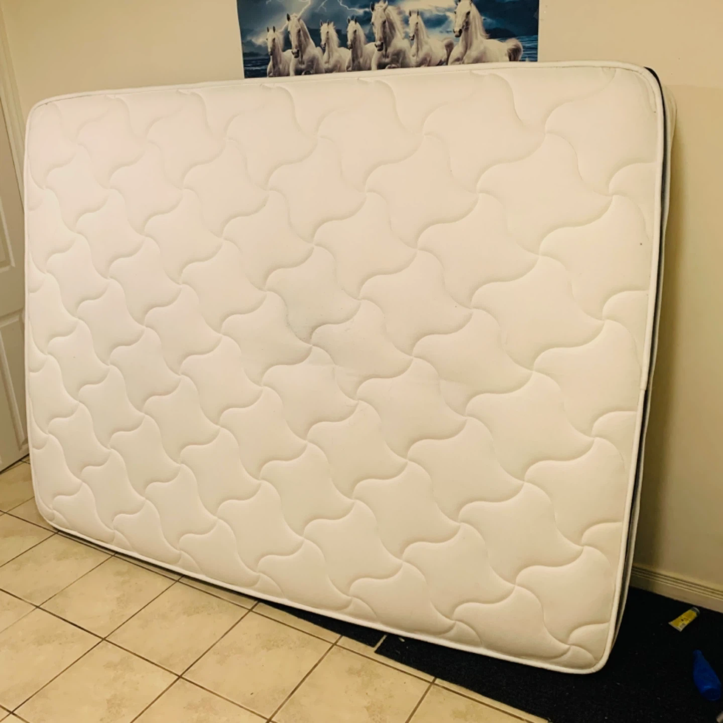 White Queen Size Mattress - photo 3