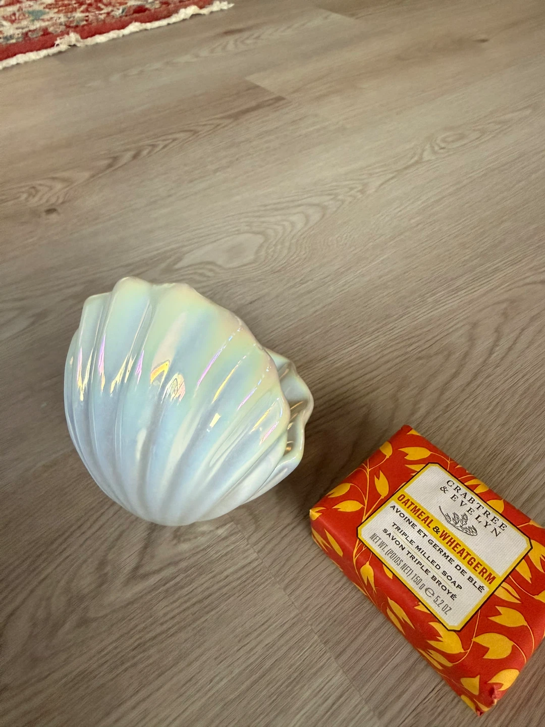 Pretty opalescent clam shell soap holder & soap - photo 3