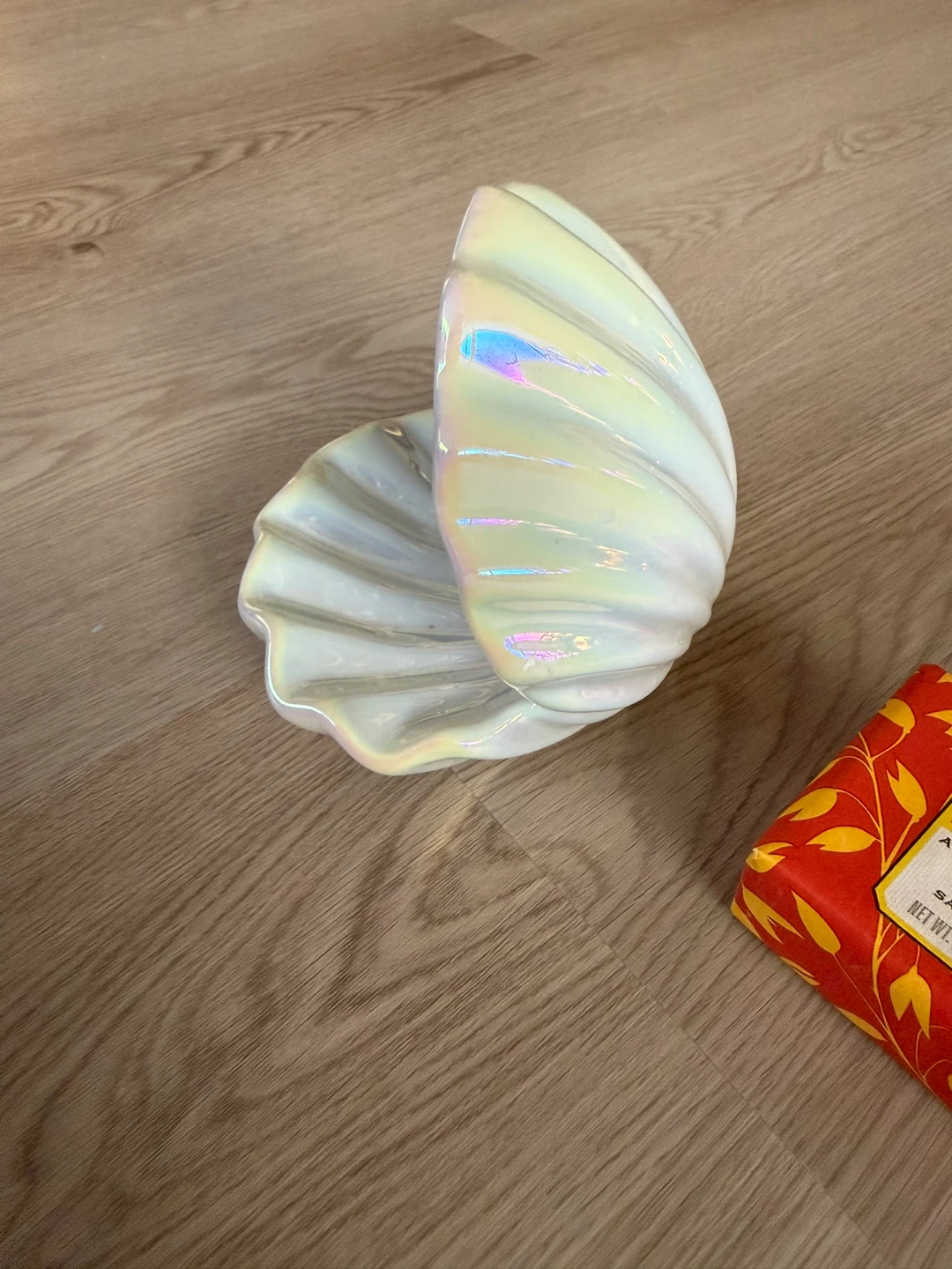 Pretty opalescent clam shell soap holder & soap - photo 2