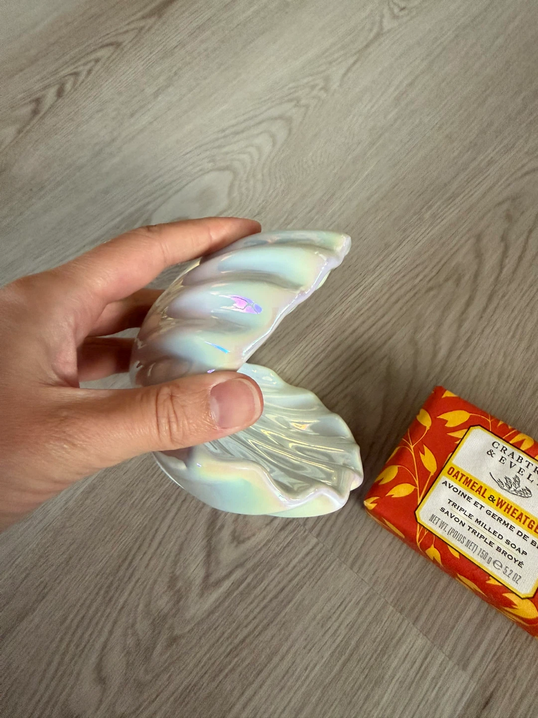 Pretty opalescent clam shell soap holder & soap - photo 4