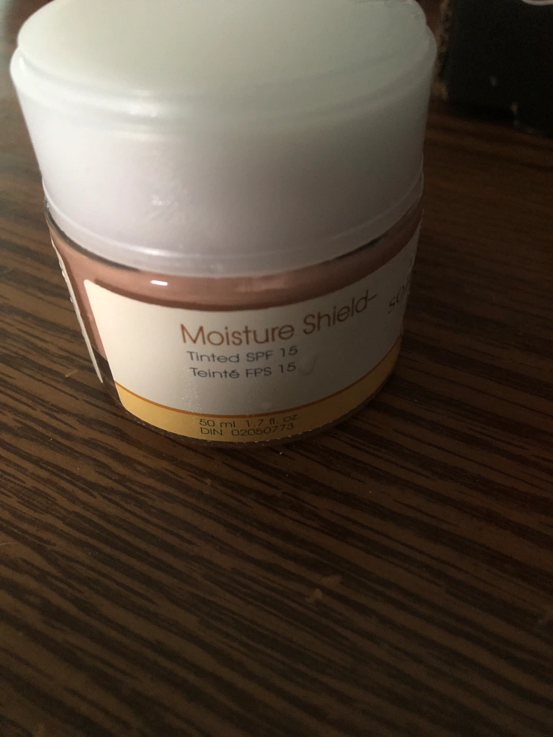 Avon Solutions Moisture Shield Tinted SPF 15 - photo 2