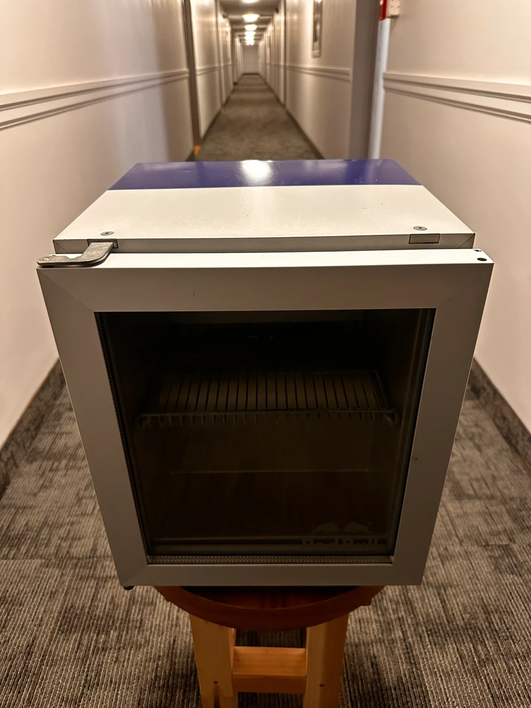 Red Bull Mini Fridge - Gets Freezing Cold but No LED Lights - photo 4