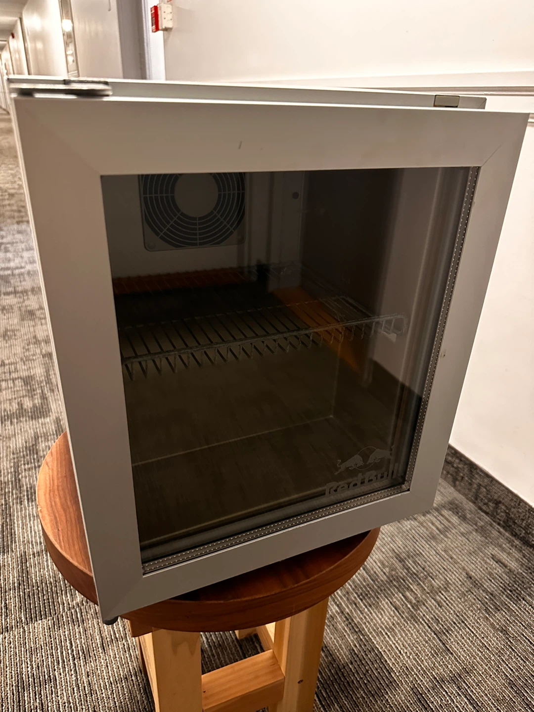 Red Bull Mini Fridge - Gets Freezing Cold but No LED Lights - photo 3