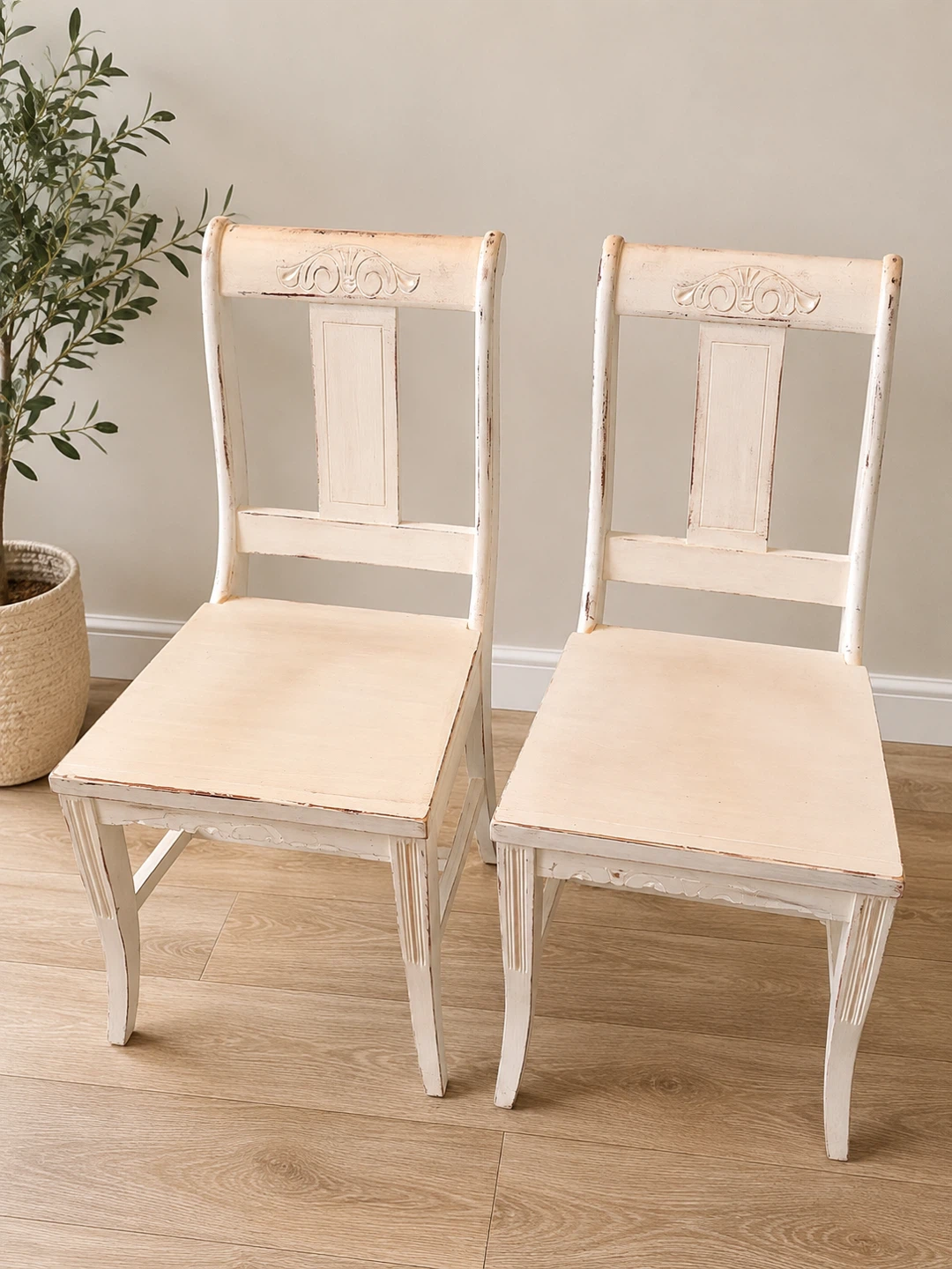 Distressed White Pedestal Dining Table with 2 Chairs - photo 3