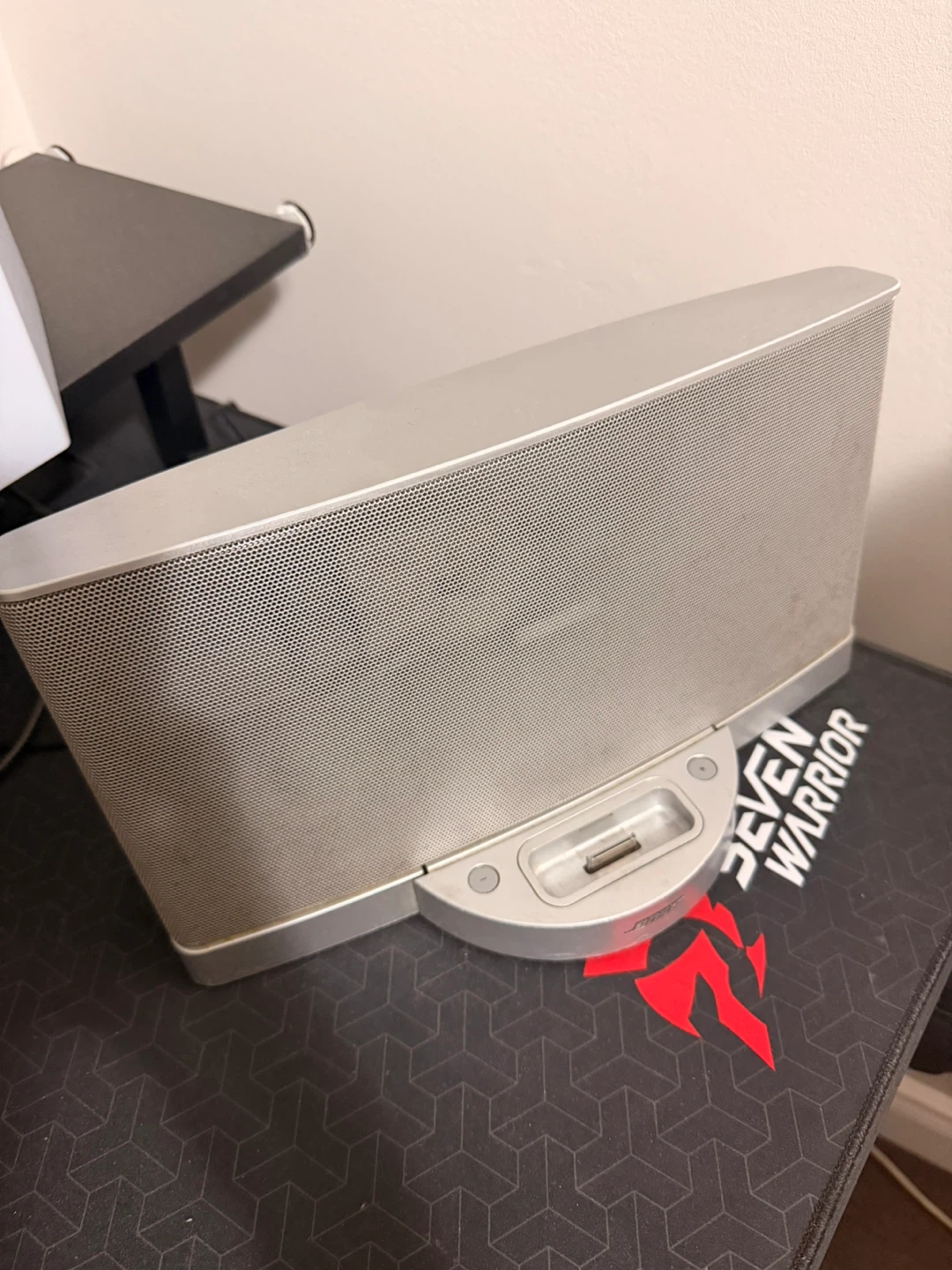 Bose SoundDock Portable Music System PLUS MI monitor screen