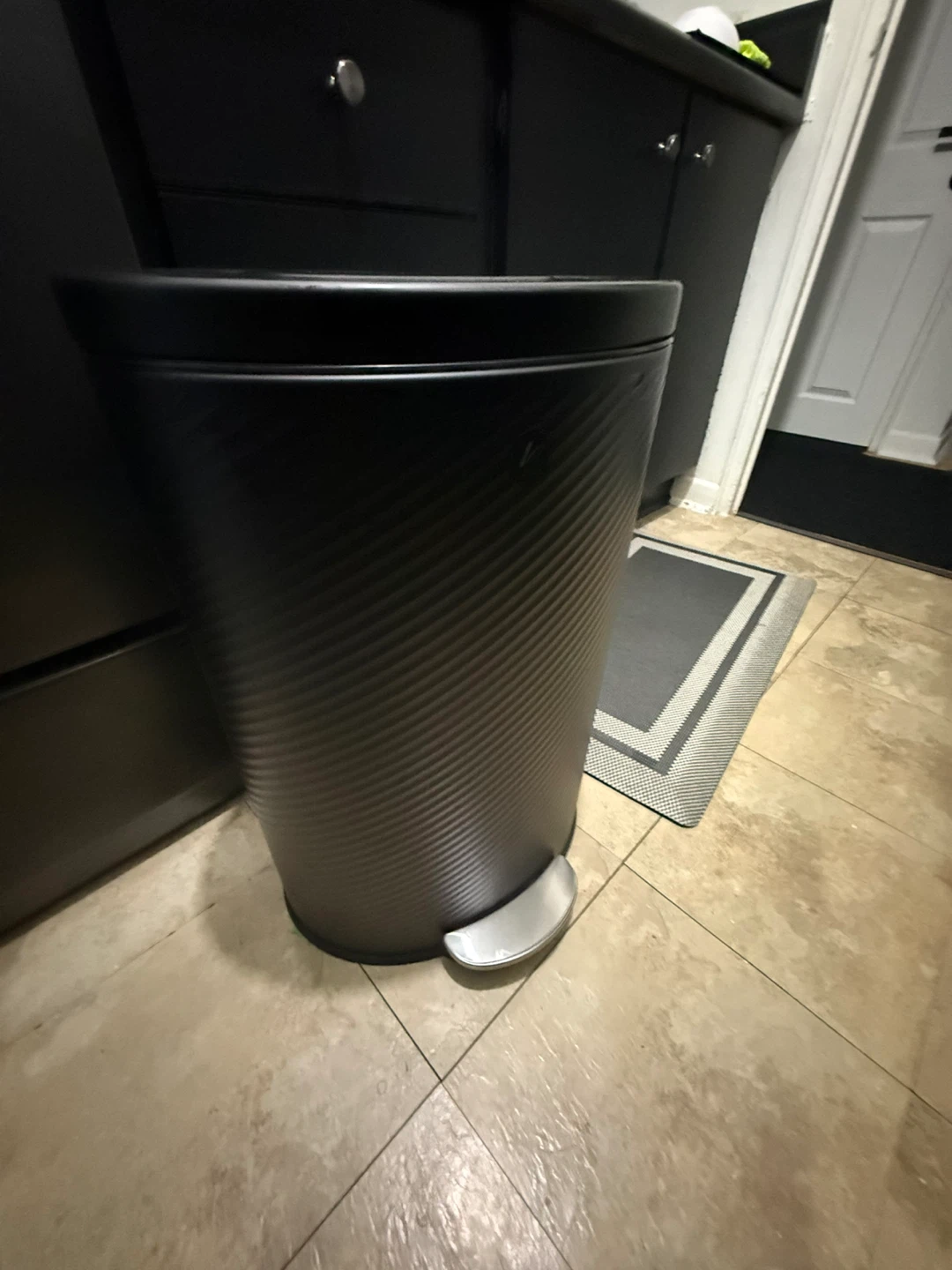 Black Step Can Trash Bin - photo 2