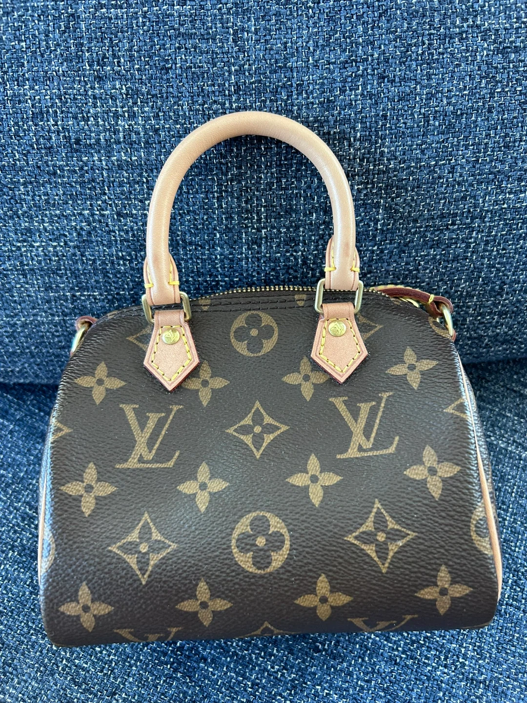LV Speedy nano (original style with attached strap)