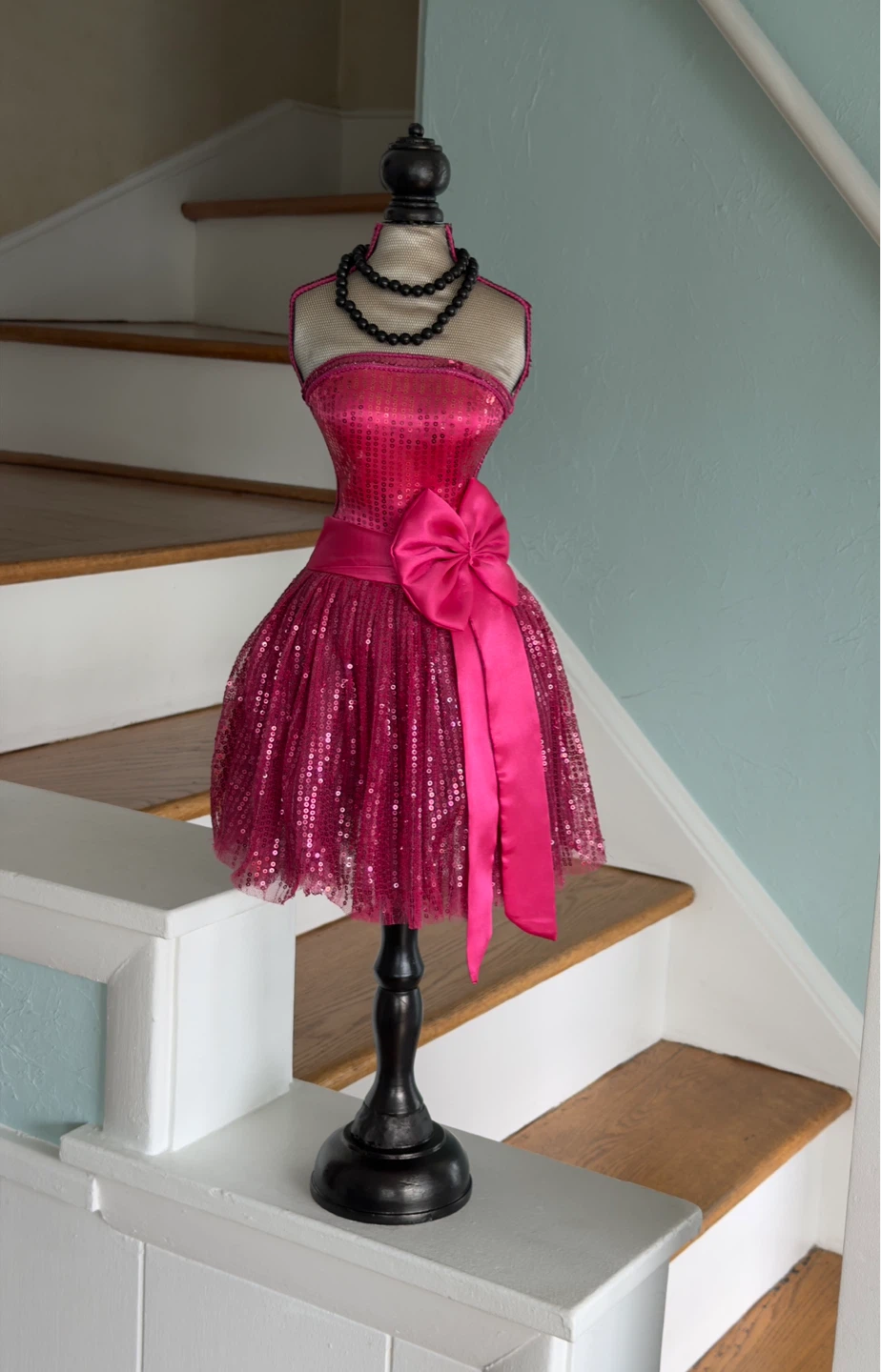 LOVELY CANVAS HOME DECOR $10 EACH  MANNEQUIN$20 - photo 2