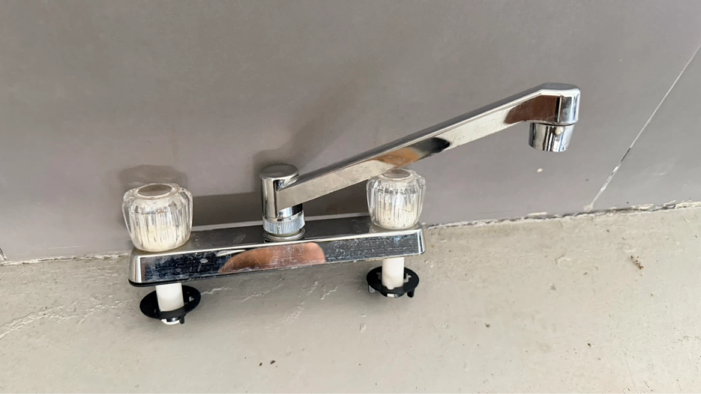 Chrome plastic Faucet with Swivel Spout for RV