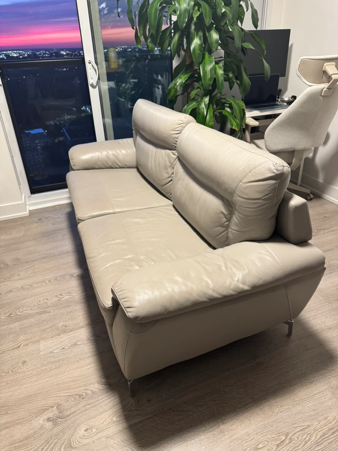 Light Beige Leather Sofa - photo 3