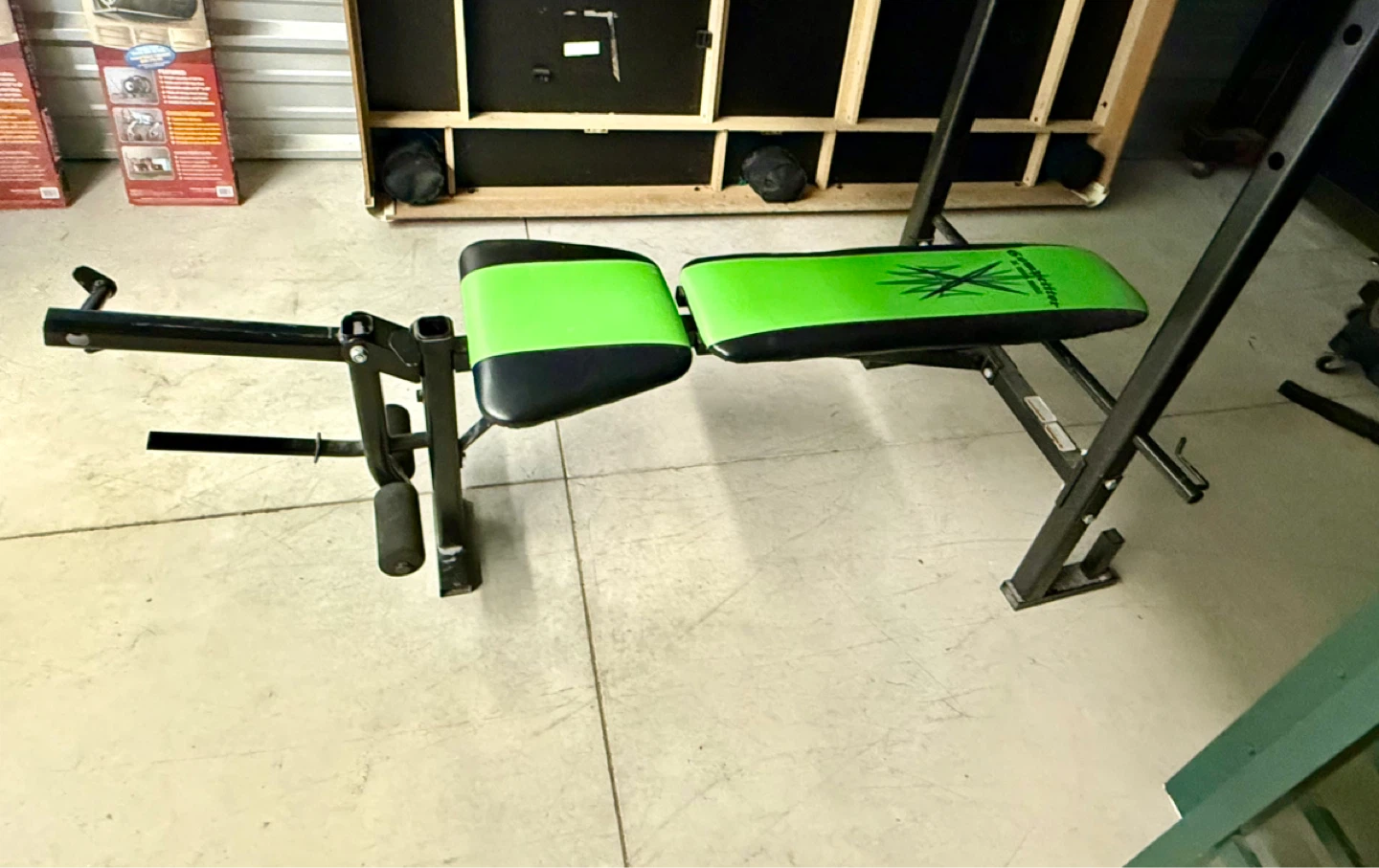 Competitor Weight Bench with 30lb Kettlebell Set