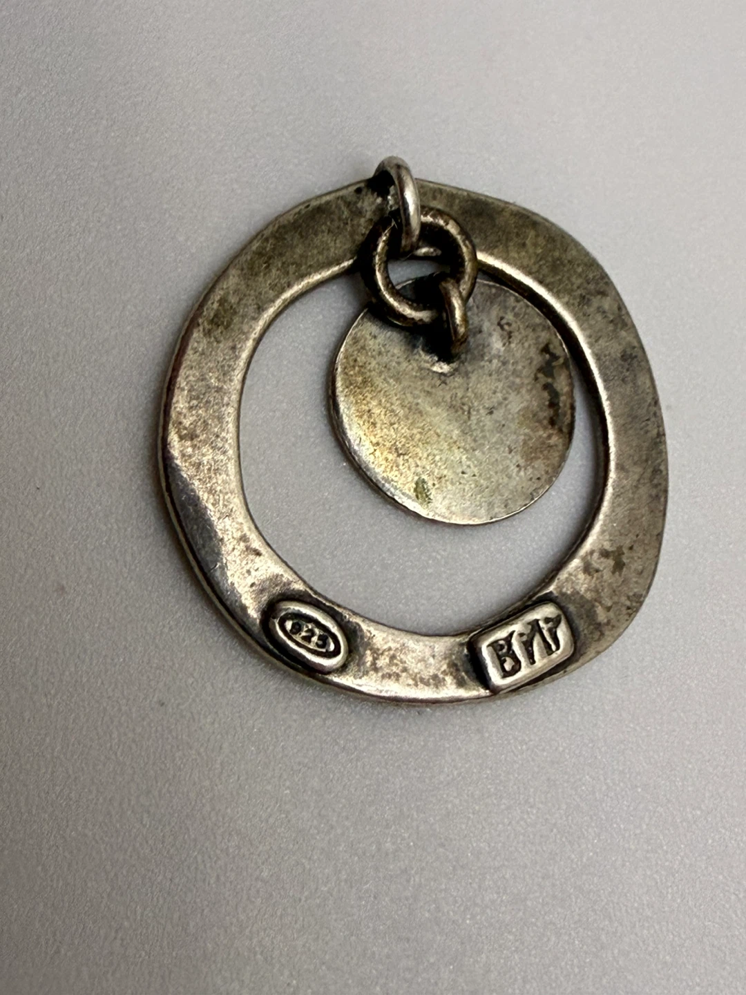 Pendant with "HOPE" engraving - photo 5