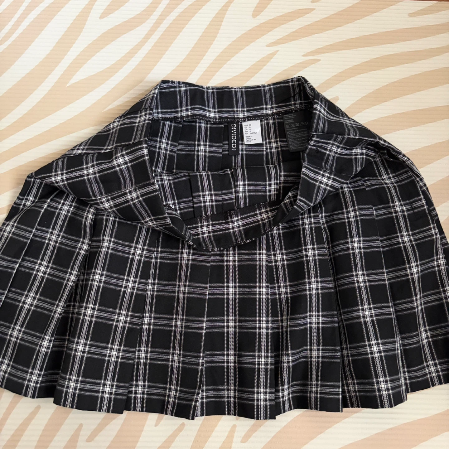 H&M Divided Plaid Pleated Mini Skirt - photo 2