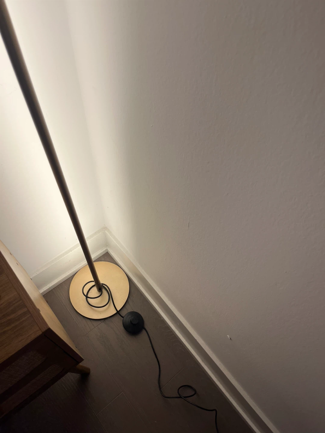 EDISHINE LED Corner Floor Lamp – Gold (57.5”) - photo 3