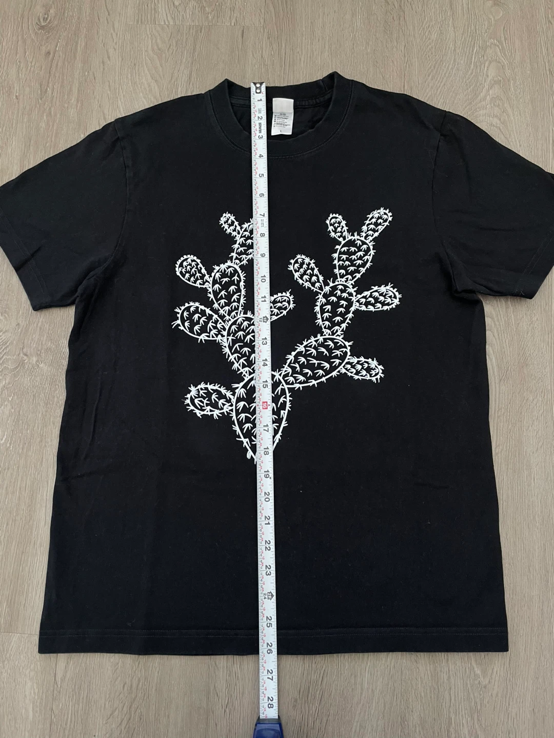 Black T-Shirt with Cactus Graphic - Size L - photo 3
