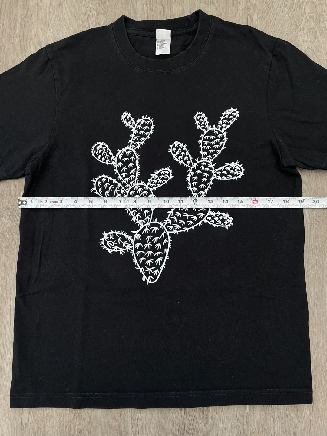 Black T-Shirt with Cactus Graphic - Size L - photo 4