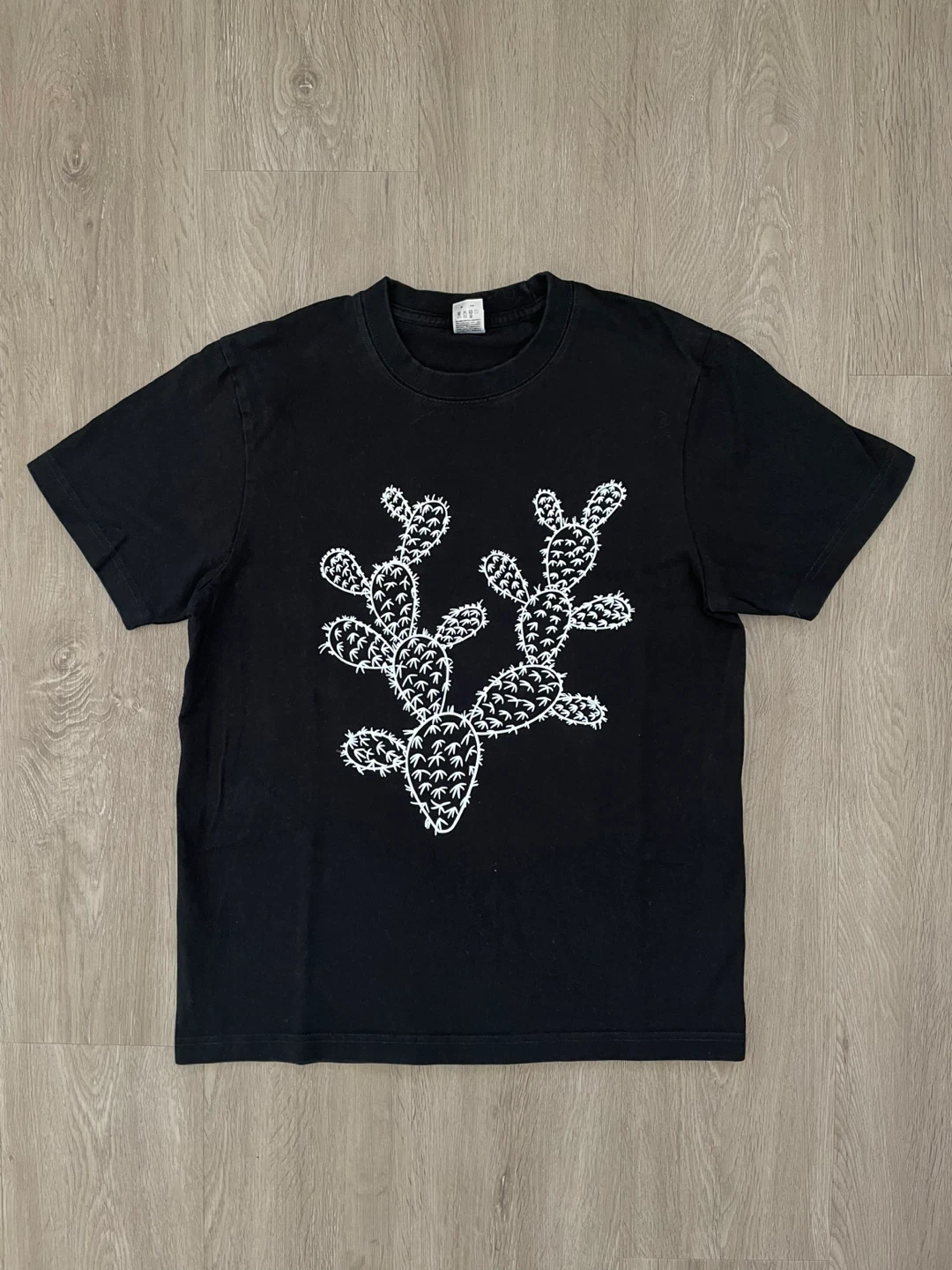 Black T-Shirt with Cactus Graphic - Size L - photo 5