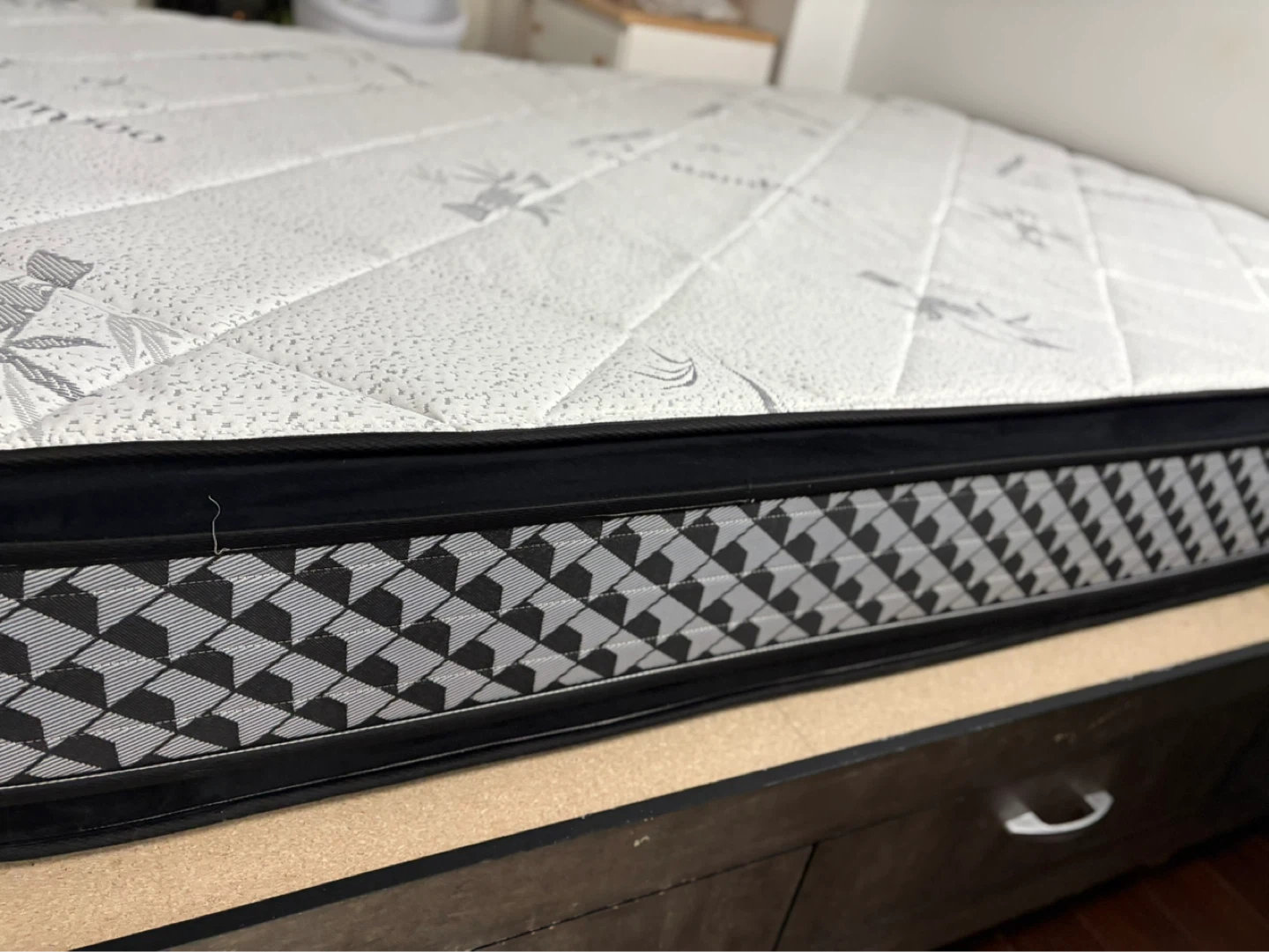 Queen size Mattress - photo 2