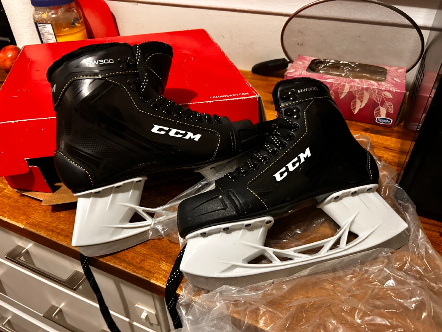 CCM RW300 Ice Hockey Skates - Size 8 D