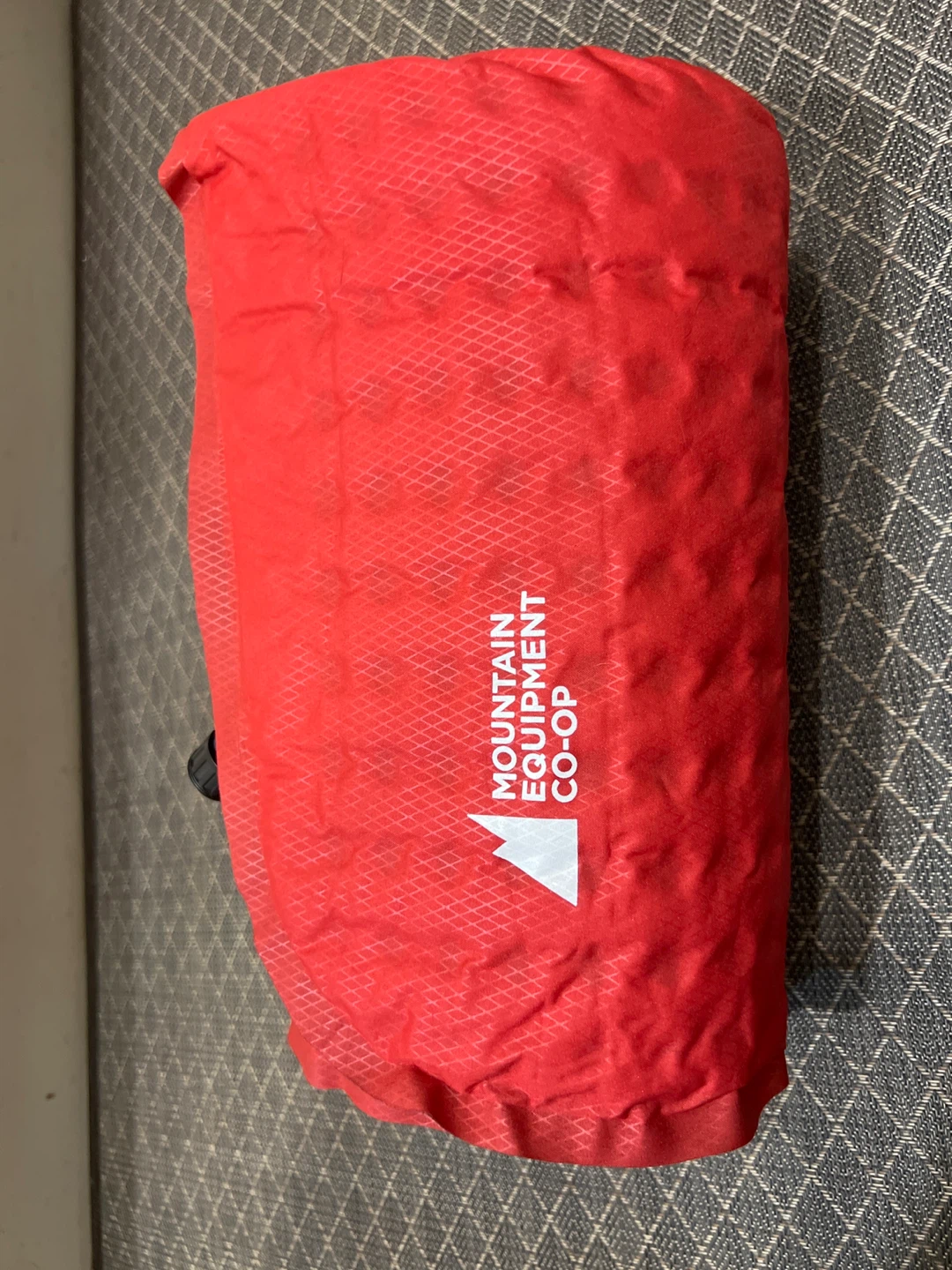 MEC Kelvin 3.8 Self-Inflating Sleeping Pad - Red & Blue Edition