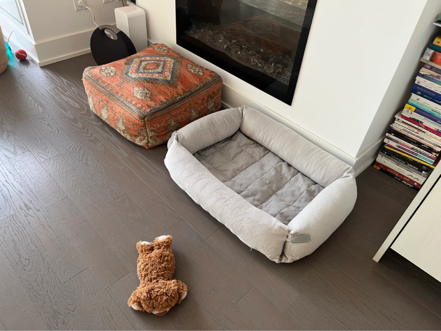 Soft and Cozy Dog Bed – Excellent Condition