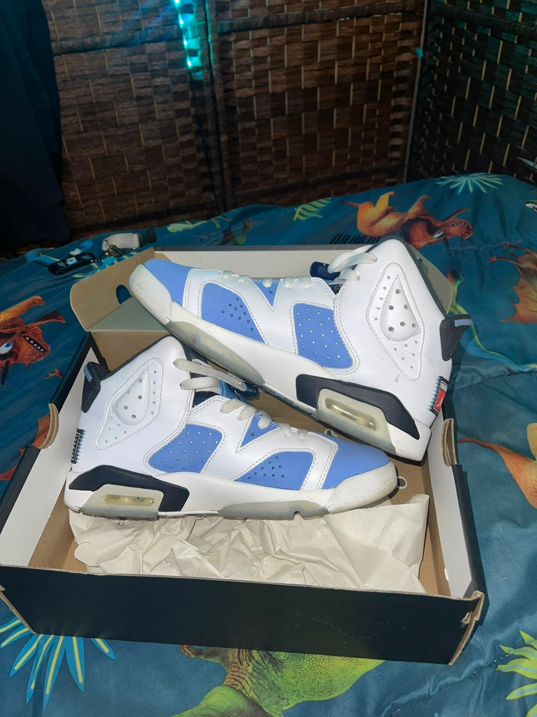 Air Jordan 6 Retro Sneakers 6.5 size boys
