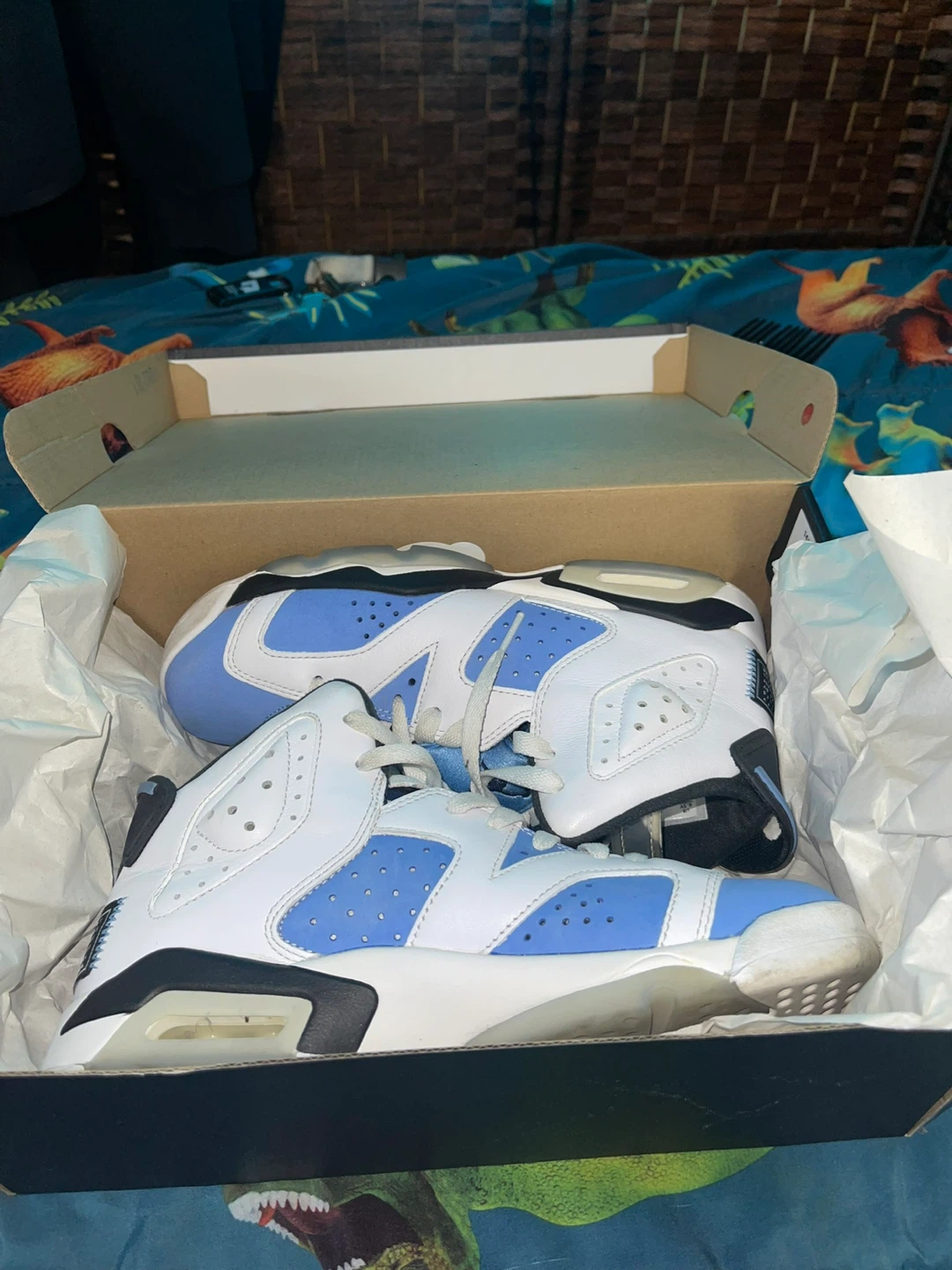 Air Jordan 6 Retro Sneakers 6.5 size boys - photo 4