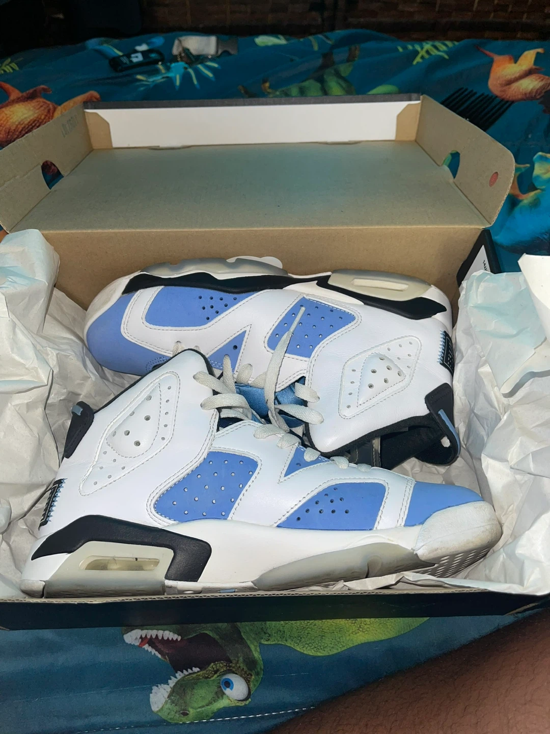 Air Jordan 6 Retro Sneakers 6.5 size boys - photo 3