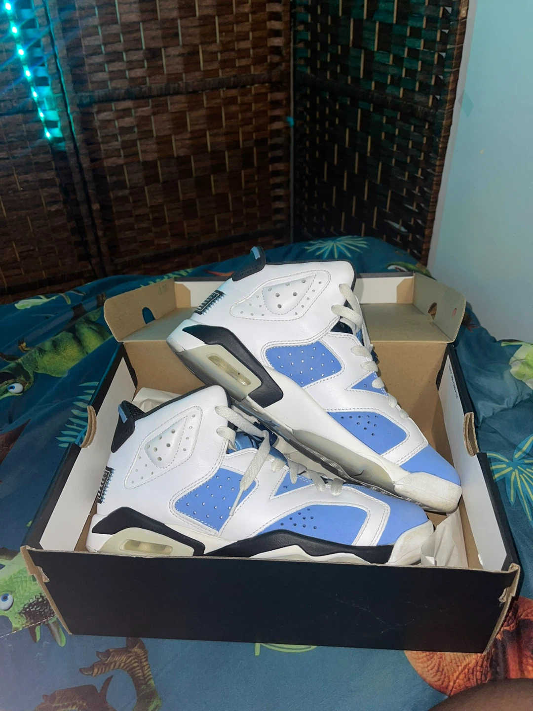 Air Jordan 6 Retro Sneakers 6.5 size boys - photo 2