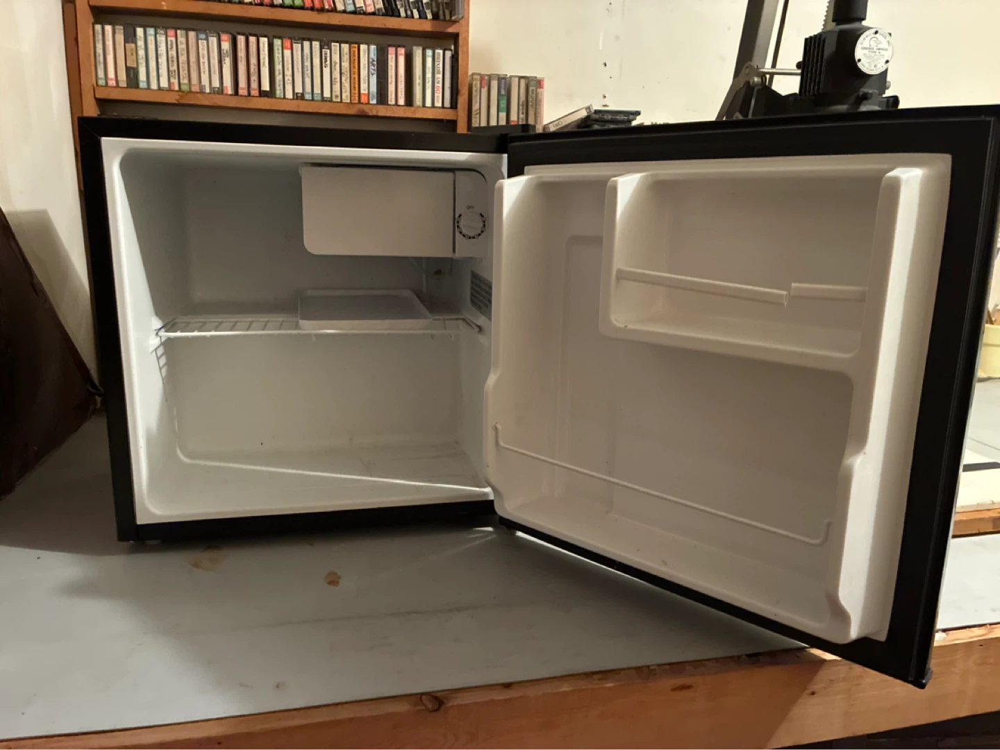 Midea Mini Fridge - photo 2
