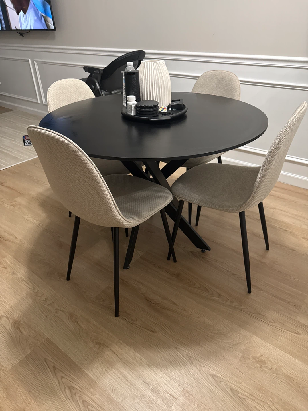 Round Dining Table with 4 Chairs