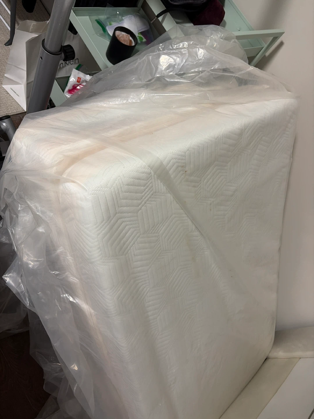 Tri-fold Memory Foam Mattress in excellent condition - photo 2