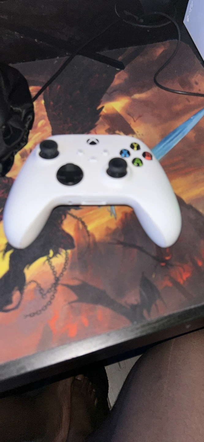 White Xbox Wireless Controller - photo 3