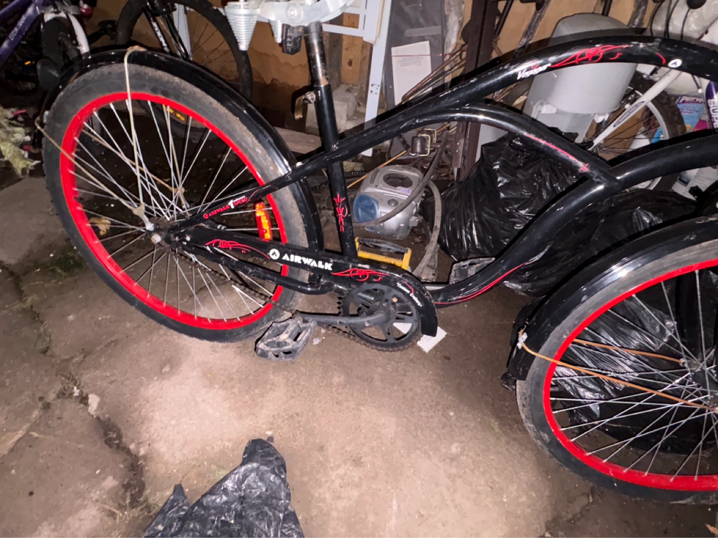 Black cruiser bike with red rims - photo 3