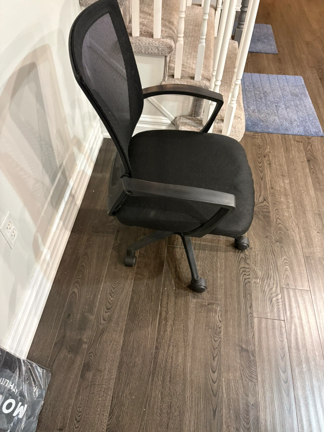 Black Ergonomic Mesh Office Chair - photo 2