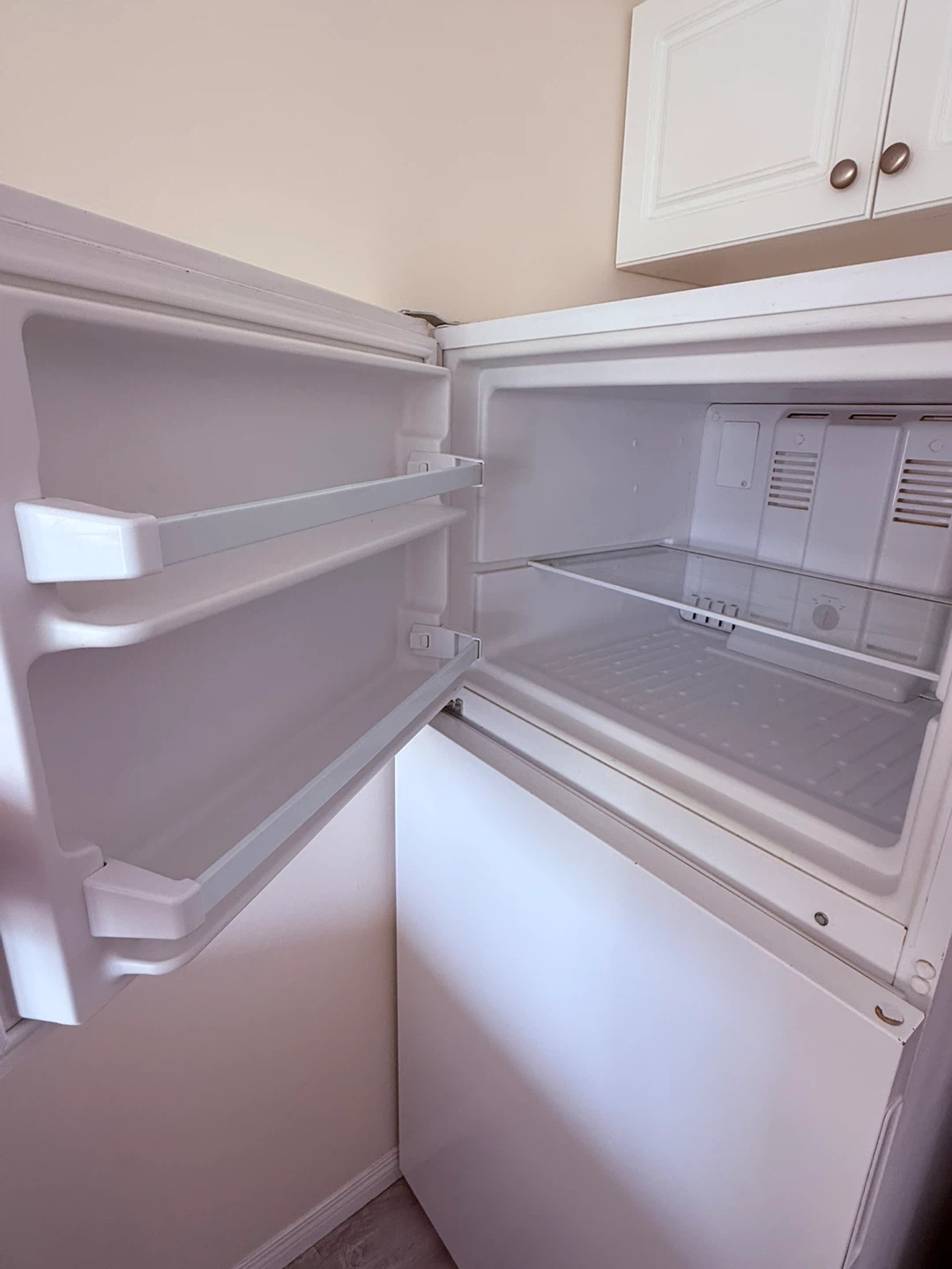 Amana 30” Refrigerator - photo 2