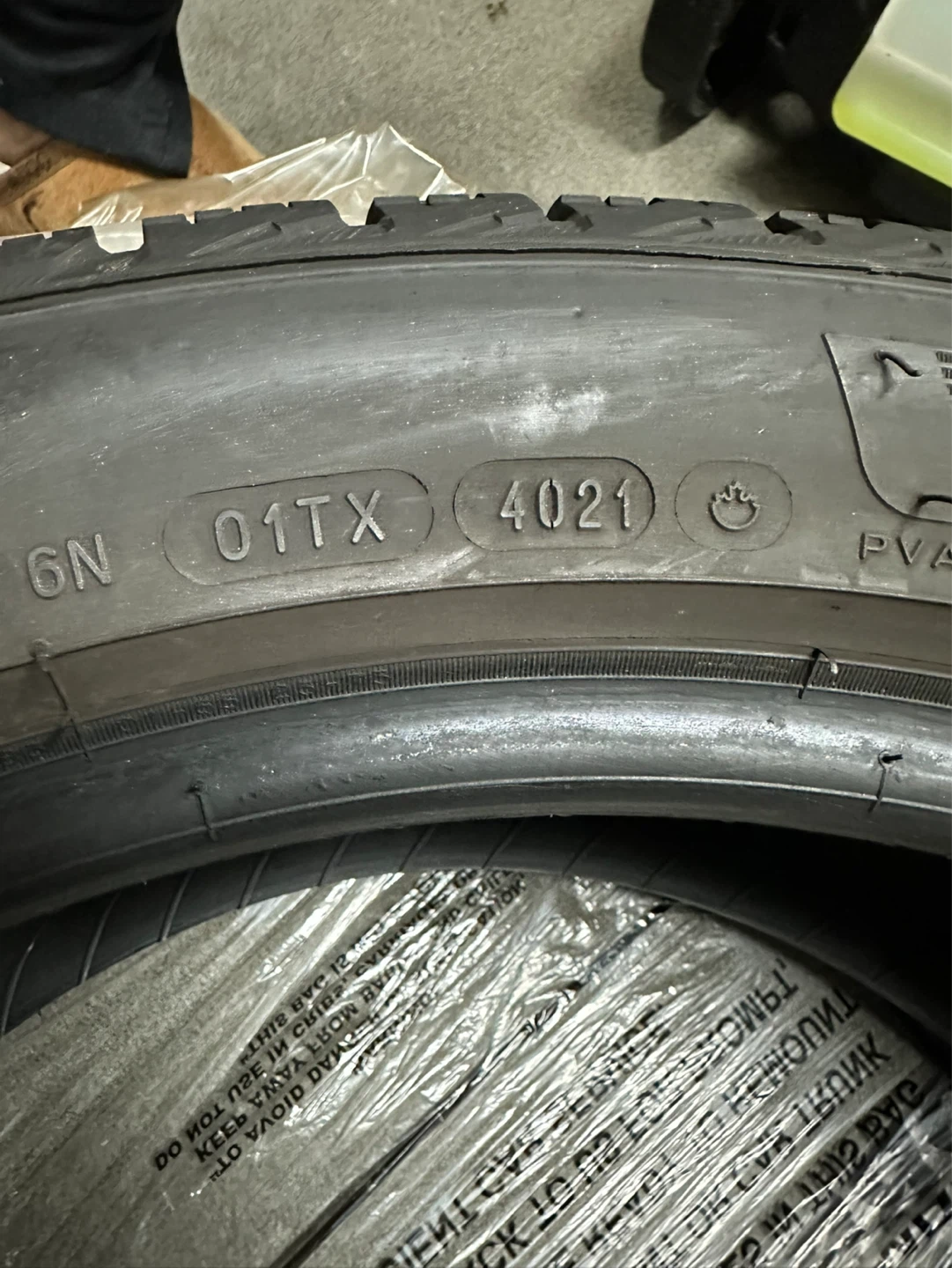 Michelin X-Ice Snow Tires - 235/45 R19 - photo 3