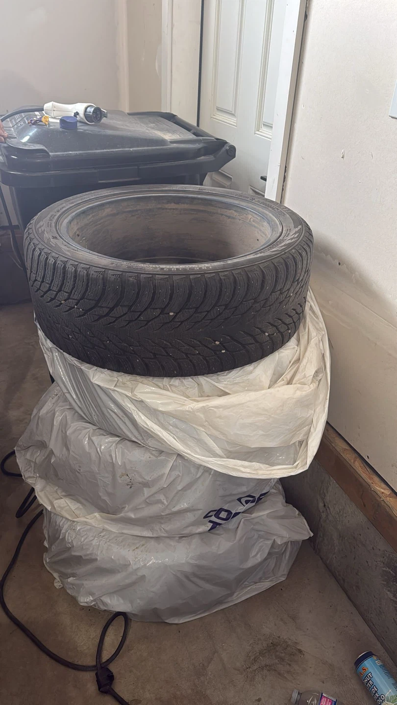 245/40R19 Winter Tire