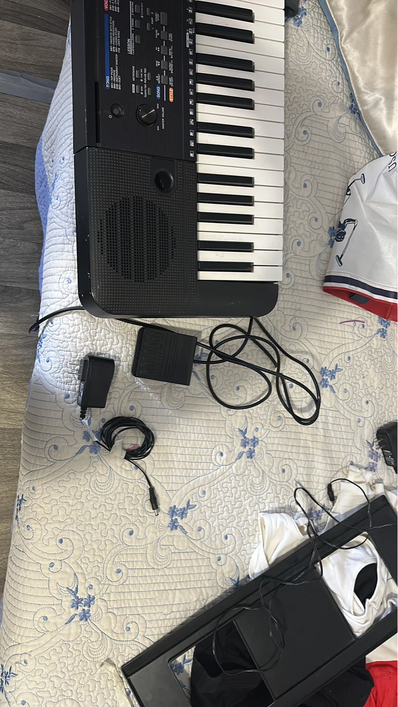 Yamaha Keyboard with Power Adapter and Pedal