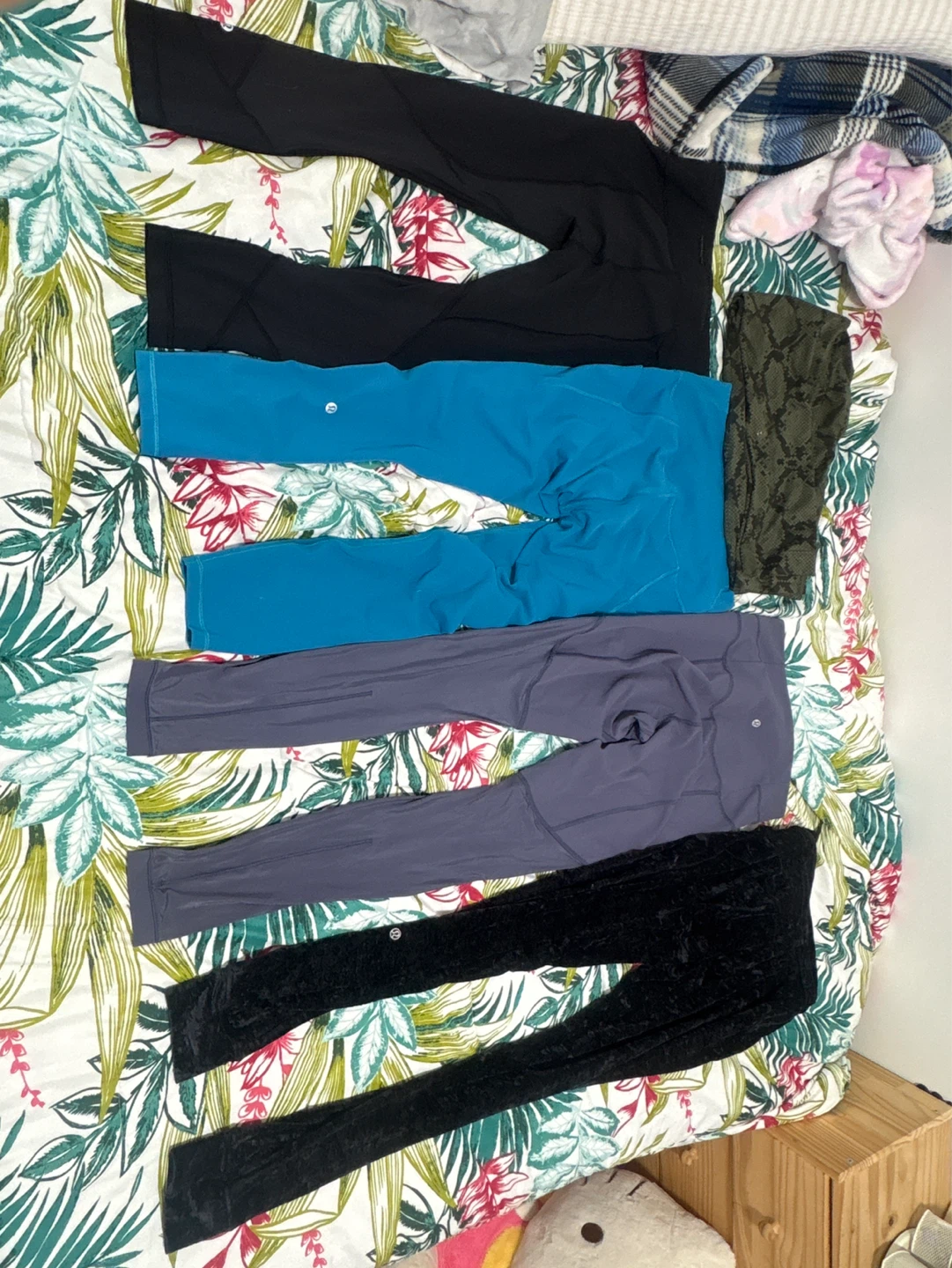 5Lululemon lot  Athletic Leggings Bundle