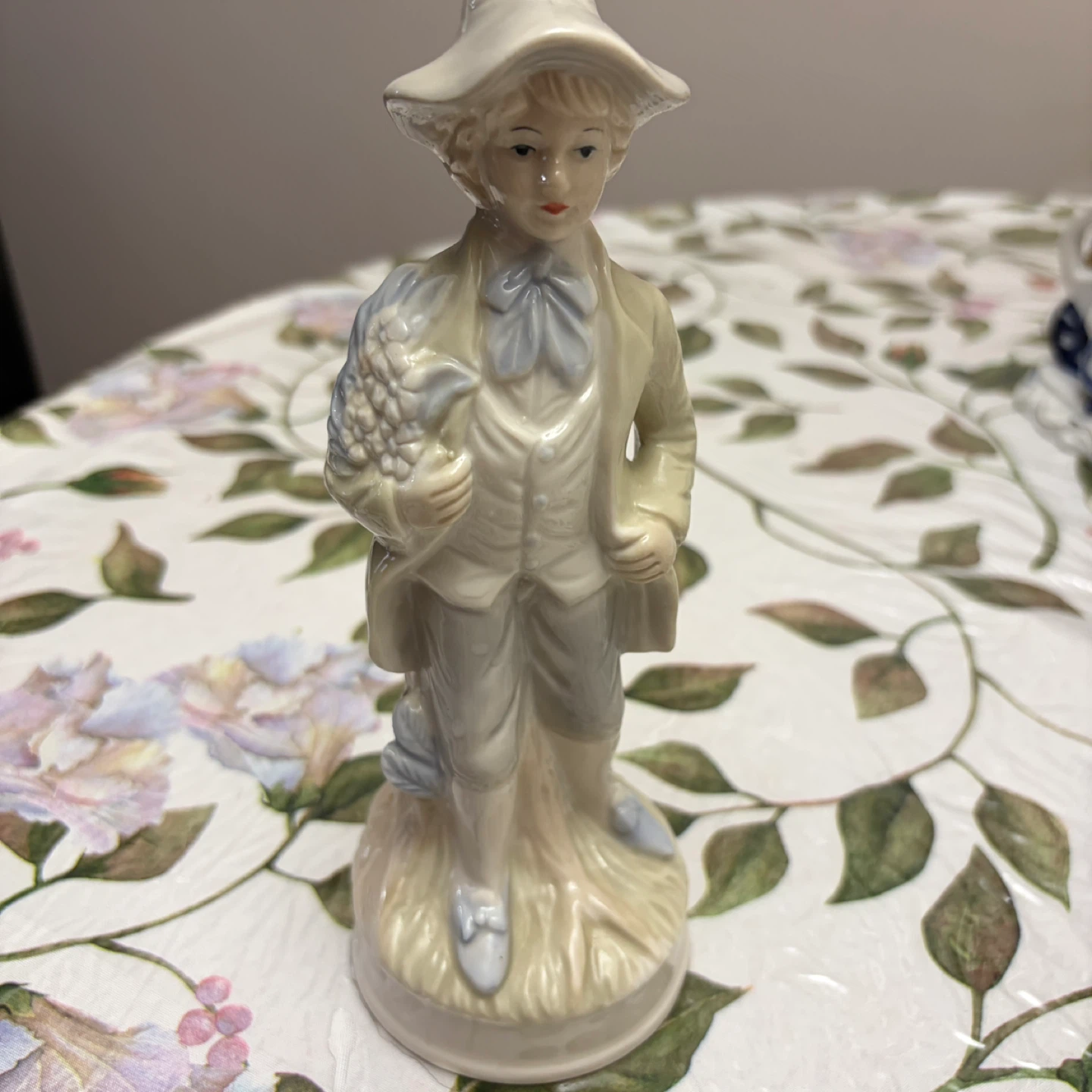 Porcelain Figurines - Boy (20cm), Girl (18cm), Lady (15cm) - photo 4
